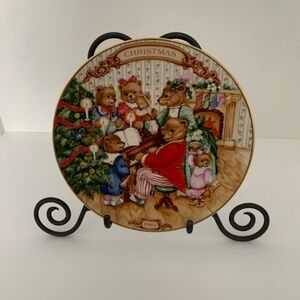 Avon Christmas Plate 1989 "Together for Christmas" Trimmed in 22K Gold